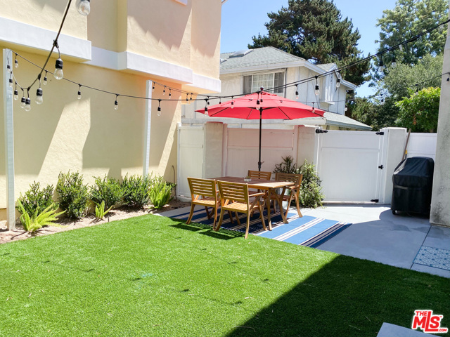 2207 Voorhees Avenue, Redondo Beach, California 90278, 4 Bedrooms Bedrooms, ,2 BathroomsBathrooms,Residential,Sold,Voorhees,20597878