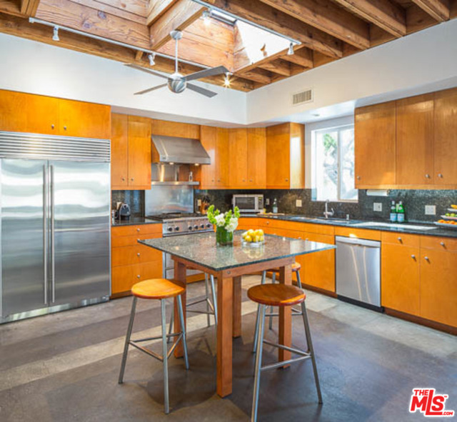 516 3RD Street, Hermosa Beach, California 90254, 4 Bedrooms Bedrooms, ,3 BathroomsBathrooms,Residential,Sold,3RD,17258248