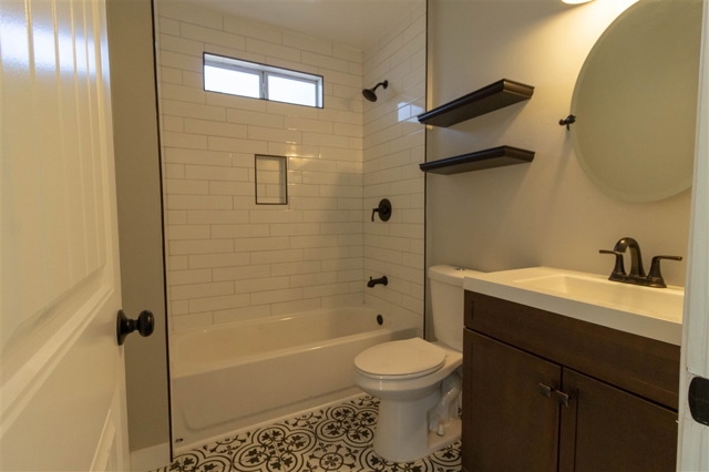 4219 Estrella Av.