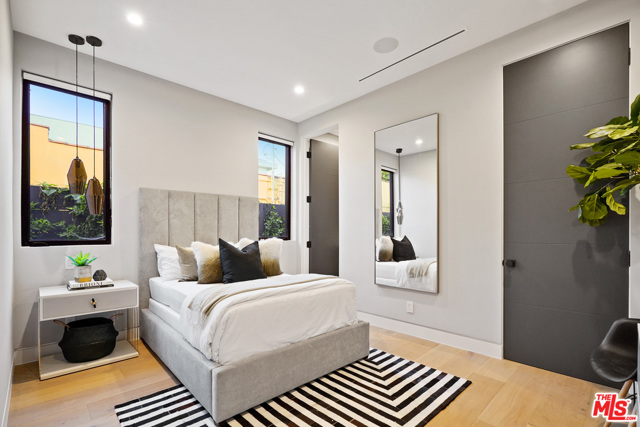 5 Bed Home for Sale in Los Angeles, California