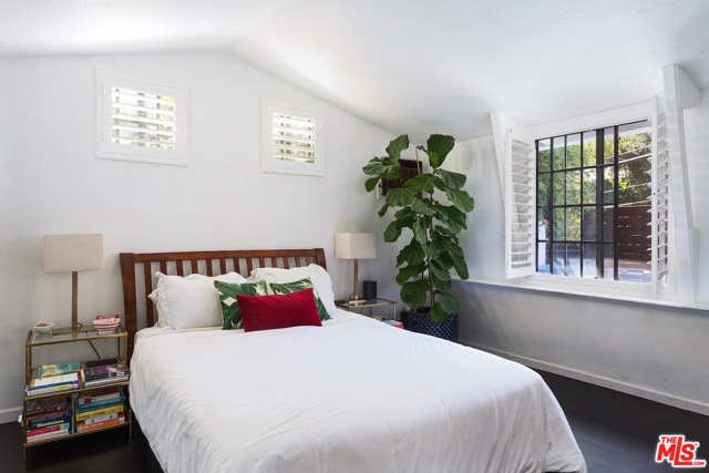 1 Bed Home for Sale in Los Angeles, California