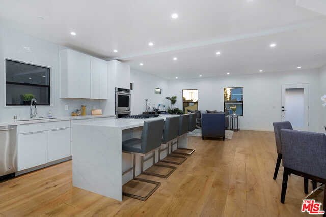 2704 OAK Avenue, Manhattan Beach, California 90266, 3 Bedrooms Bedrooms, ,3 BathroomsBathrooms,Residential,Sold,OAK,19530056