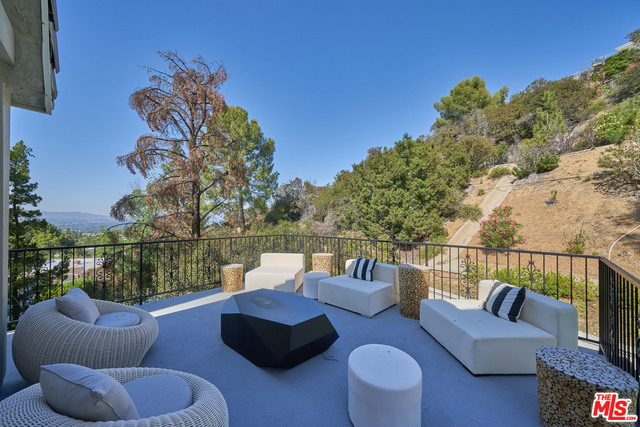 6 Bed Home for Sale in Encino, California