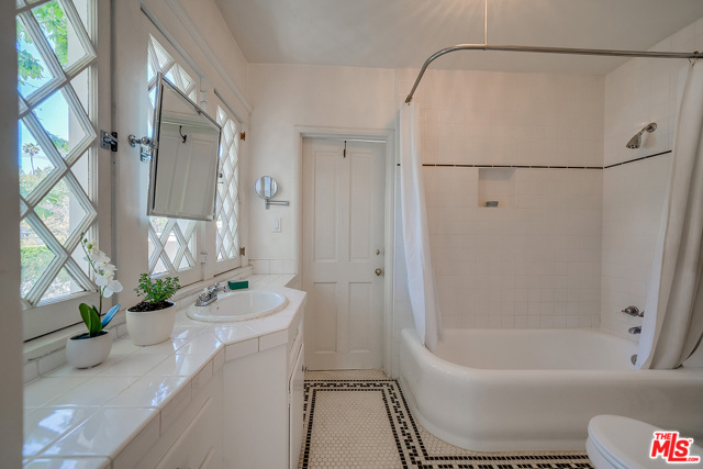 4 Bed Home for Sale in Los Angeles, California