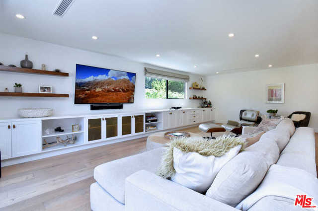 4 Bed Home for Sale in Sherman Oaks, California
