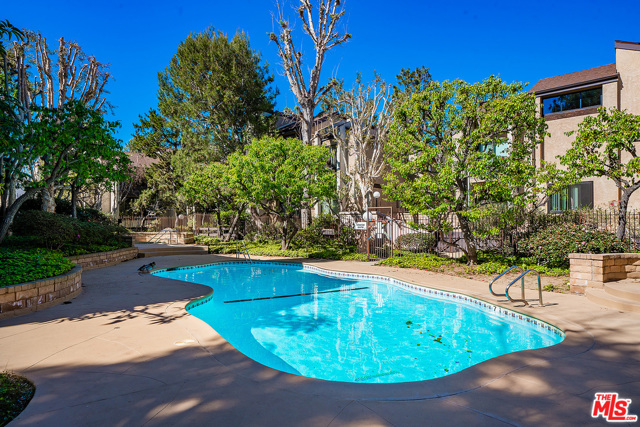 1 Bed Home for Sale in Playa del Rey, California