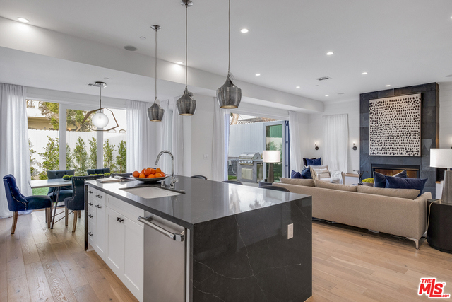 3513 ELM Avenue, Manhattan Beach, California 90266, 5 Bedrooms Bedrooms, ,4 BathroomsBathrooms,Residential,Sold,ELM,19437290