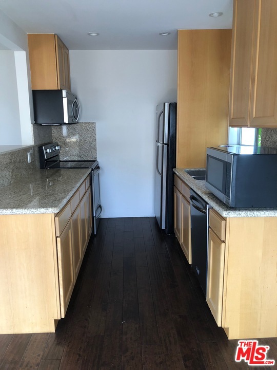 Photo of 1700 S BARRINGTON Avenue #8, Los Angeles, CA 90025