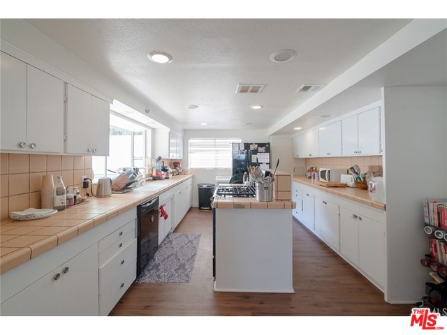 1326 OWOSSO Avenue, Hermosa Beach, California 90254, 4 Bedrooms Bedrooms, ,3 BathroomsBathrooms,Residential,Sold,OWOSSO,20558026