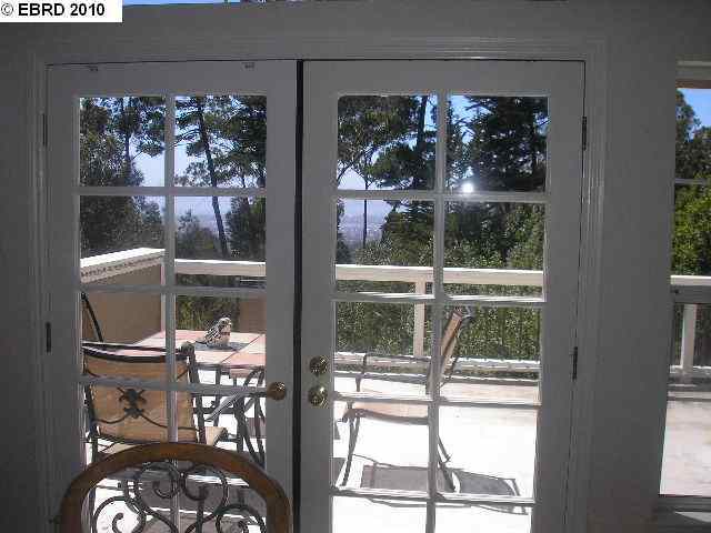 6163 Girvin Dr, Oakland, CA 94611 photo 2