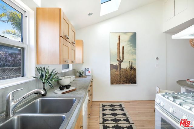 2 Bed Home for Sale in Venice, California