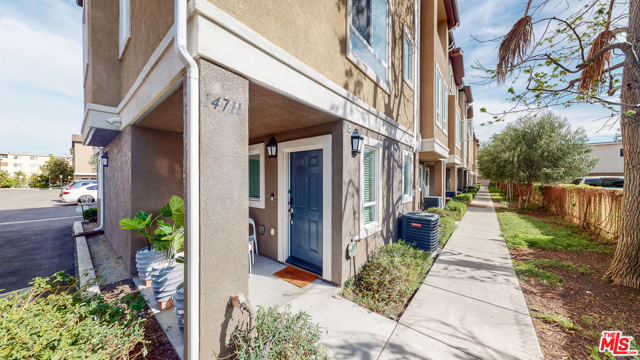 2 Bed Home for Sale in Van Nuys, California