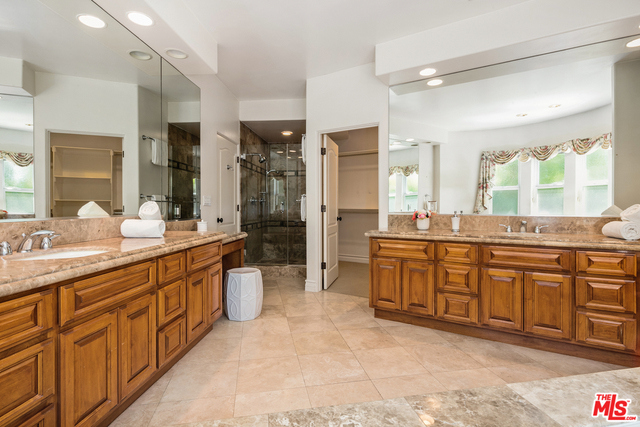 1617 CHESTNUT Avenue, Manhattan Beach, California 90266, 5 Bedrooms Bedrooms, ,4 BathroomsBathrooms,Residential,Sold,CHESTNUT,19510770