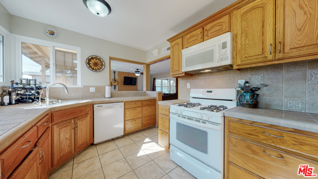 3 Bed Home for Sale in Hawthorne, California