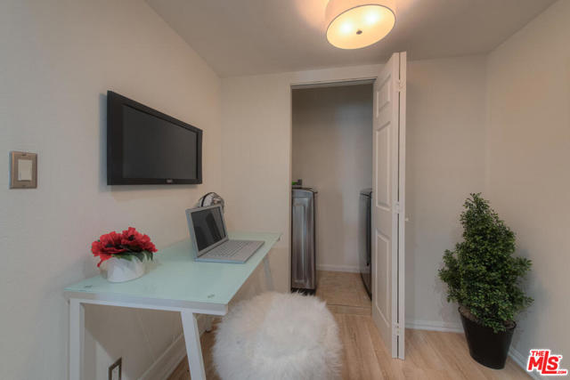 2 Bed Home for Sale in Sherman Oaks, California