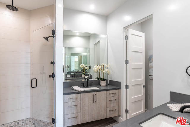 2423 Rockefeller Lane, Redondo Beach, California 90278, 5 Bedrooms Bedrooms, ,5 BathroomsBathrooms,Residential,Sold,Rockefeller,20581390