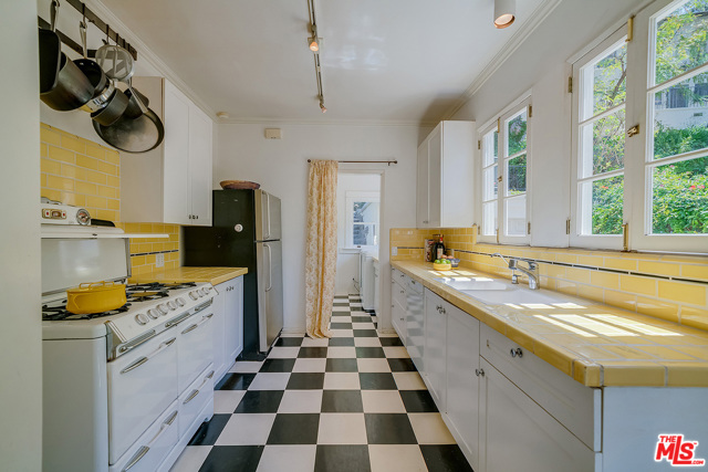 4 Bed Home for Sale in Los Angeles, California