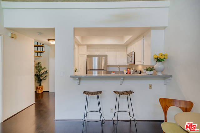 1 Bed Home for Sale in Playa del Rey, California