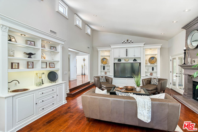 5 Bed Home for Sale in Calabasas, California