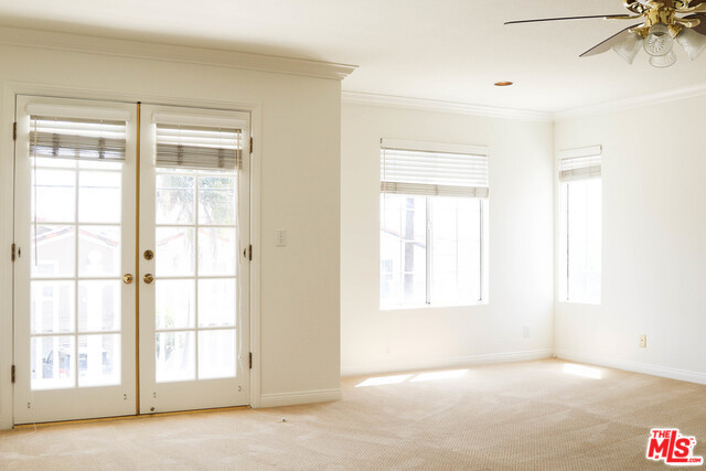 Huge Den on entry level