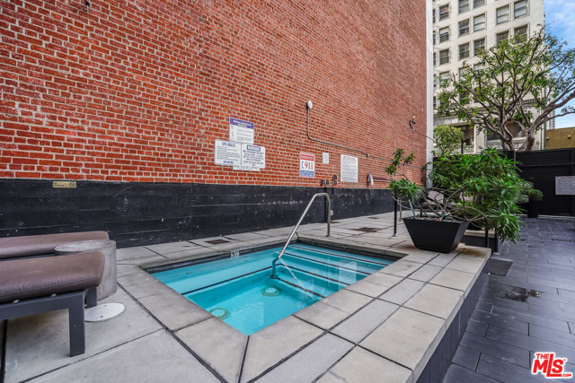 1 Bed Home for Sale in Los Angeles, California