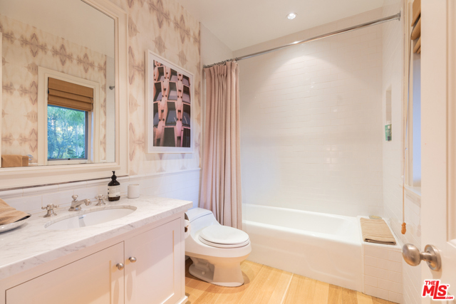 5 Bed Home for Sale in Santa Monica, California