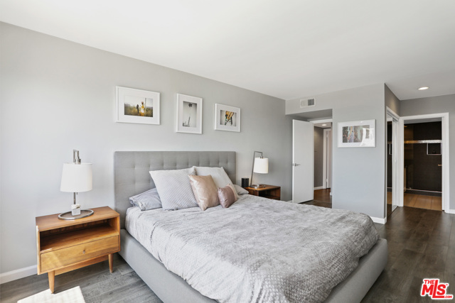 1 Bed Home for Sale in Los Angeles, California