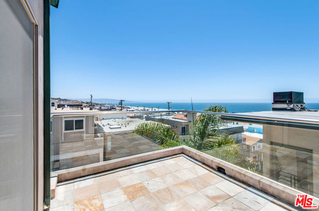 209 42ND Street, Manhattan Beach, California 90266, 3 Bedrooms Bedrooms, ,3 BathroomsBathrooms,Residential,Sold,42ND,20581222