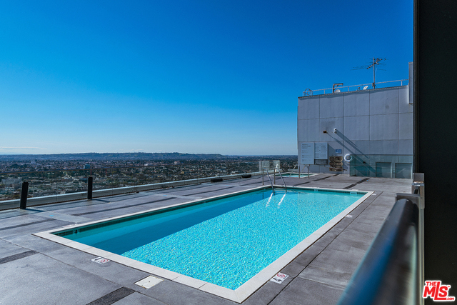 1 Bed Home for Sale in Los Angeles, California