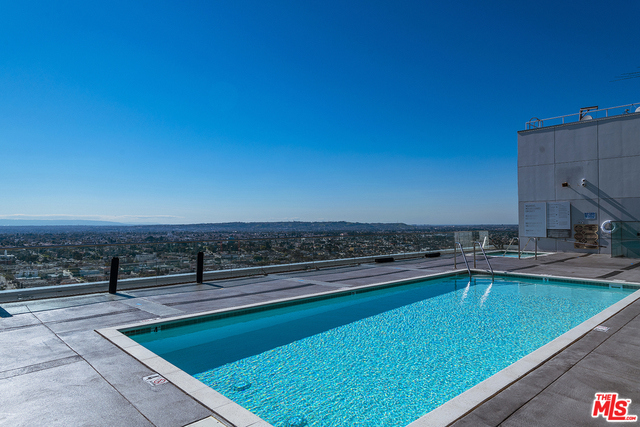 1 Bed Home for Sale in Los Angeles, California