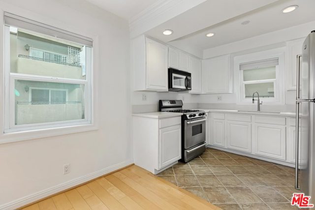 1 Bed Home for Sale in Los Angeles, California