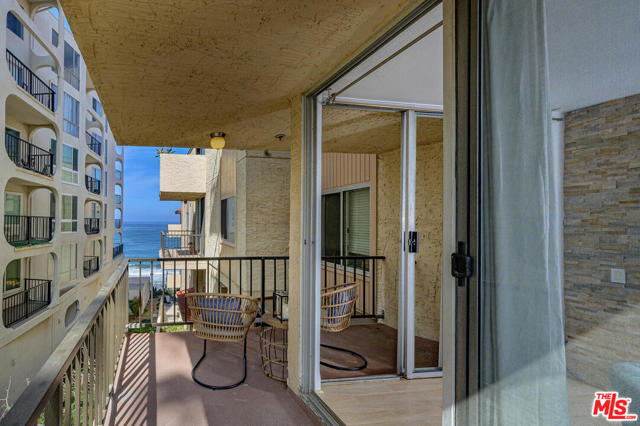 555 Esplanade, Redondo Beach, California 90277, 2 Bedrooms Bedrooms, ,2 BathroomsBathrooms,Residential,Sold,Esplanade,21752752