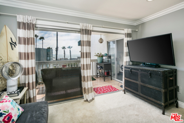 610 THE VILLAGE, Redondo Beach, California 90277, 1 Bedroom Bedrooms, ,1 BathroomBathrooms,Residential,Sold,THE VILLAGE,17286770