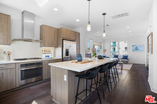 2 Bed Home for Sale in Los Angeles, California
