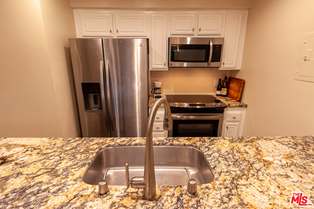 1 Bed Home for Sale in Encino, California