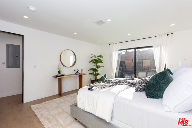 5 Bed Home for Sale in Venice, California