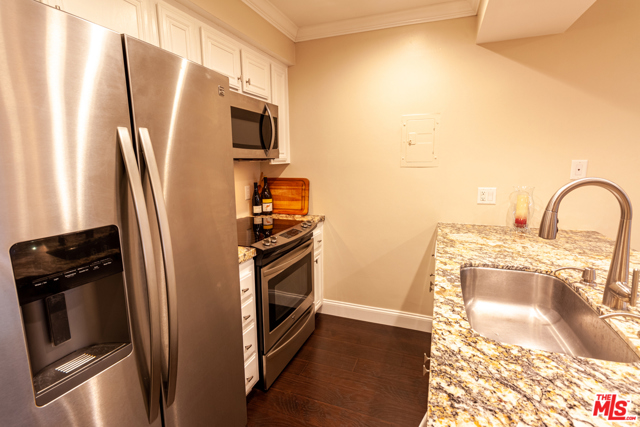 1 Bed Home for Sale in Encino, California