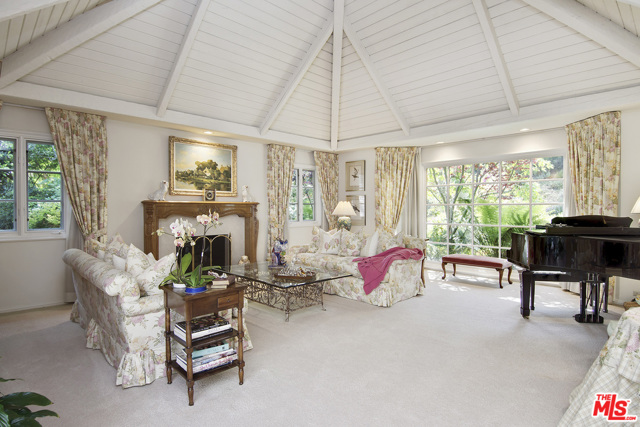 7 Bed Home for Sale in Los Angeles, California