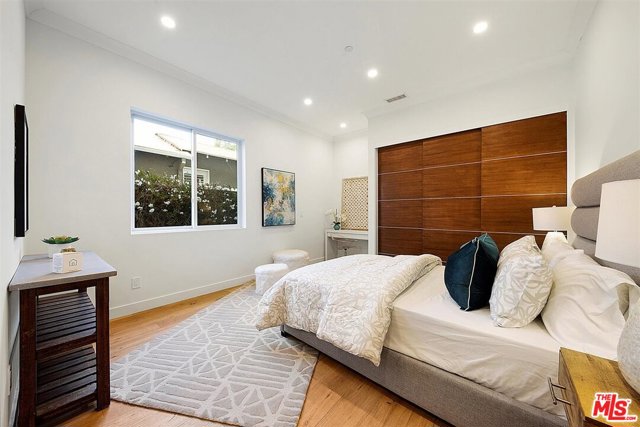 6 Bed Home for Sale in Sherman Oaks, California