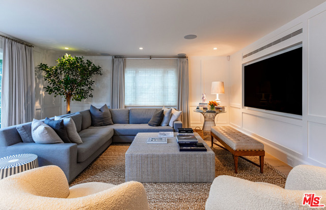 6 Bed Home for Sale in Los Angeles, California