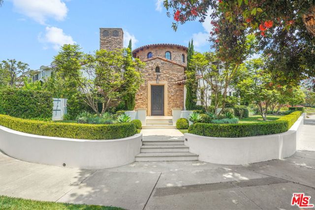 Photo of 700 Alma Real Drive, Pacific Palisades, CA 90272