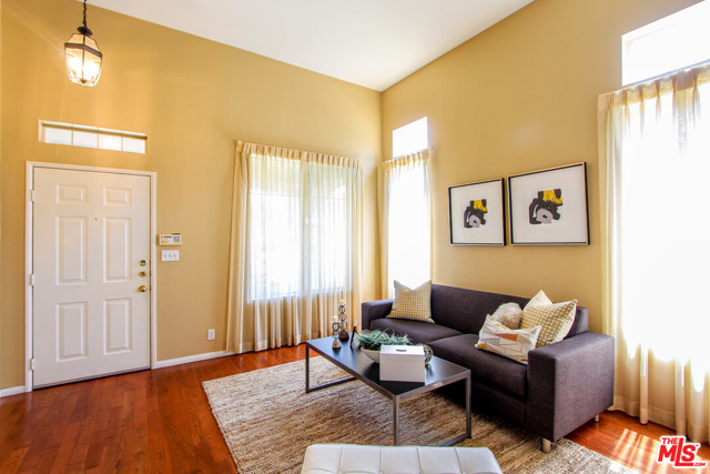 3 Bed Home for Sale in Hawthorne, California