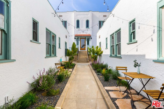 1 Bed Home for Sale in Los Angeles, California