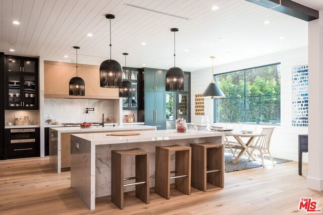 5 Bed Home for Sale in Studio City, California