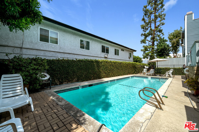 2 Bed Home for Sale in Van Nuys, California