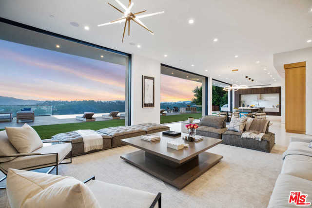 5 Bed Home for Sale in Los Angeles, California