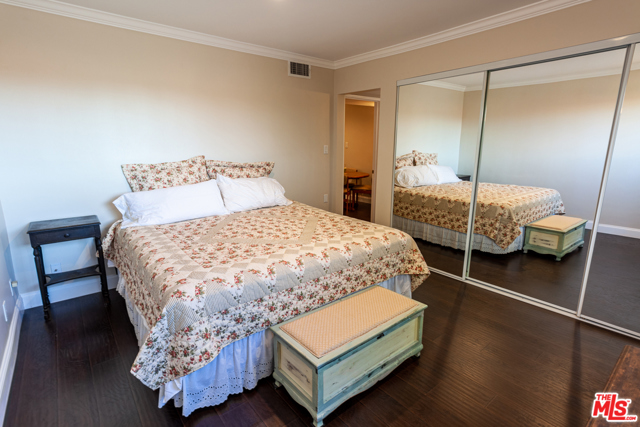 1 Bed Home for Sale in Encino, California