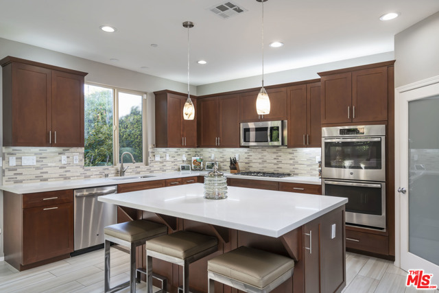 4 Bed Home for Sale in Lake Balboa, California