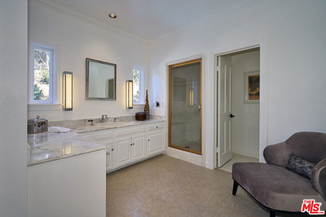 6 Bed Home for Sale in Encino, California