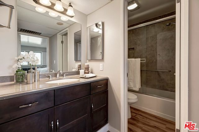 1 Bed Home for Sale in Los Angeles, California